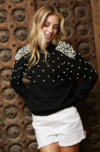 Load image into Gallery viewer, Be Strong - Sweater in Black