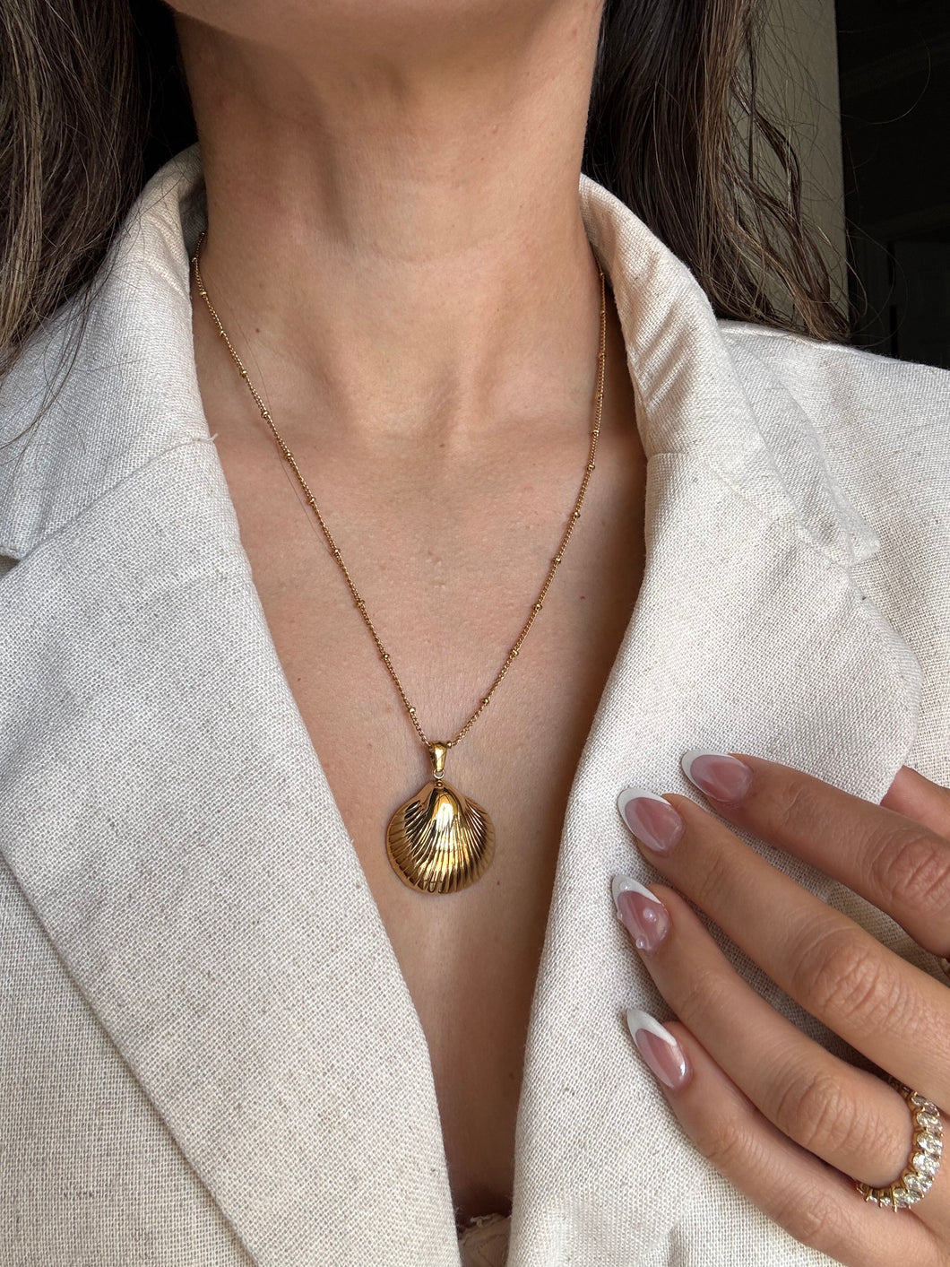 Golden Shell - Necklace