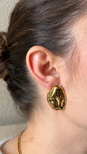 Load image into Gallery viewer, Ofelia Earrings in Gold
