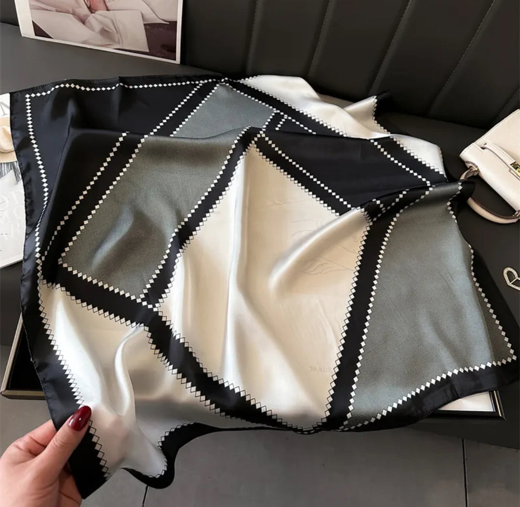 Elissa Scarf - Black & White