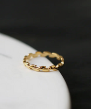 Load image into Gallery viewer, Laurels - Ring
