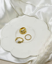 Load image into Gallery viewer, Laurels - Ring
